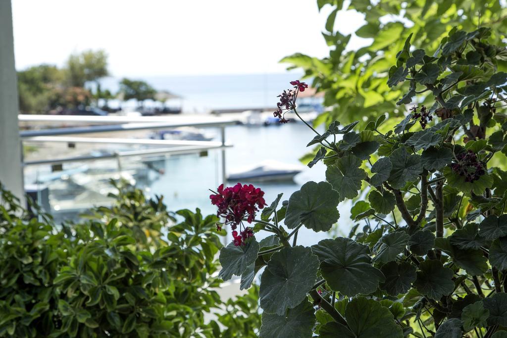 Porto Evia Boutique Hotel Amarynthos Exterior photo