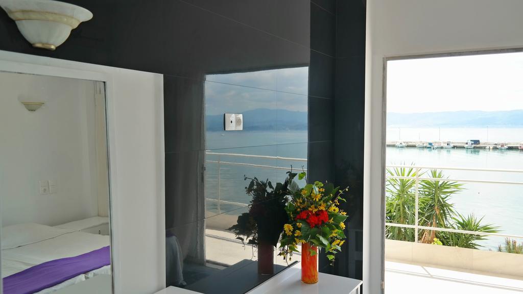 Porto Evia Boutique Hotel Amarynthos Room photo